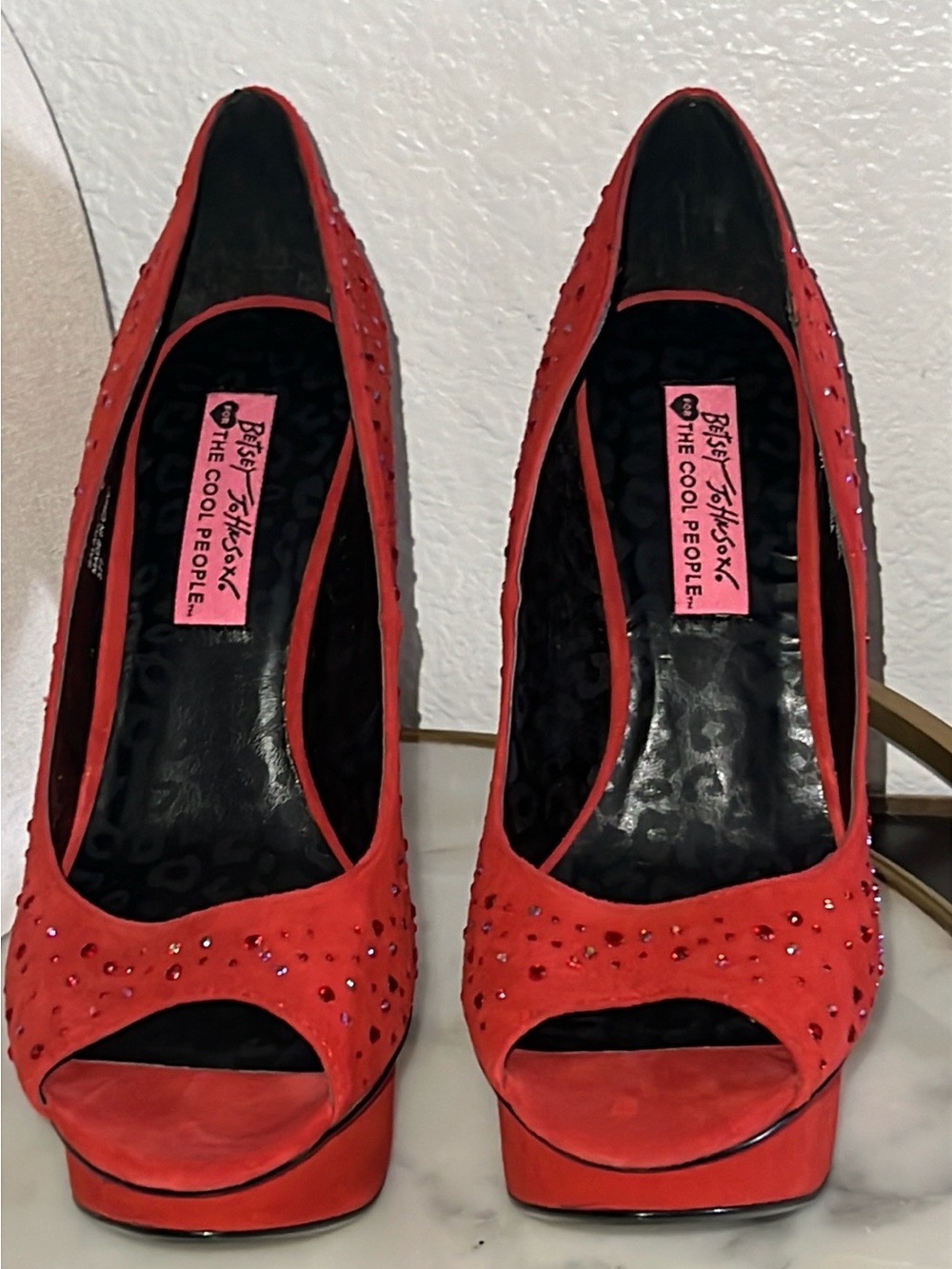 Betsy Johnson red suede stiletto peep toe pumps 7.5